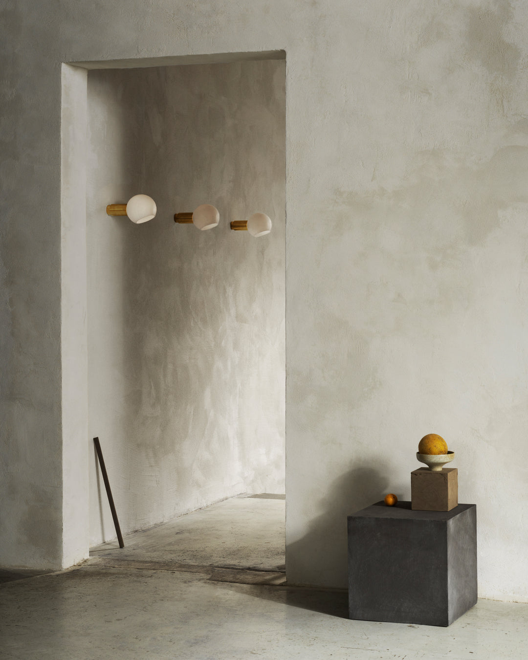 Donya Wall Lamp