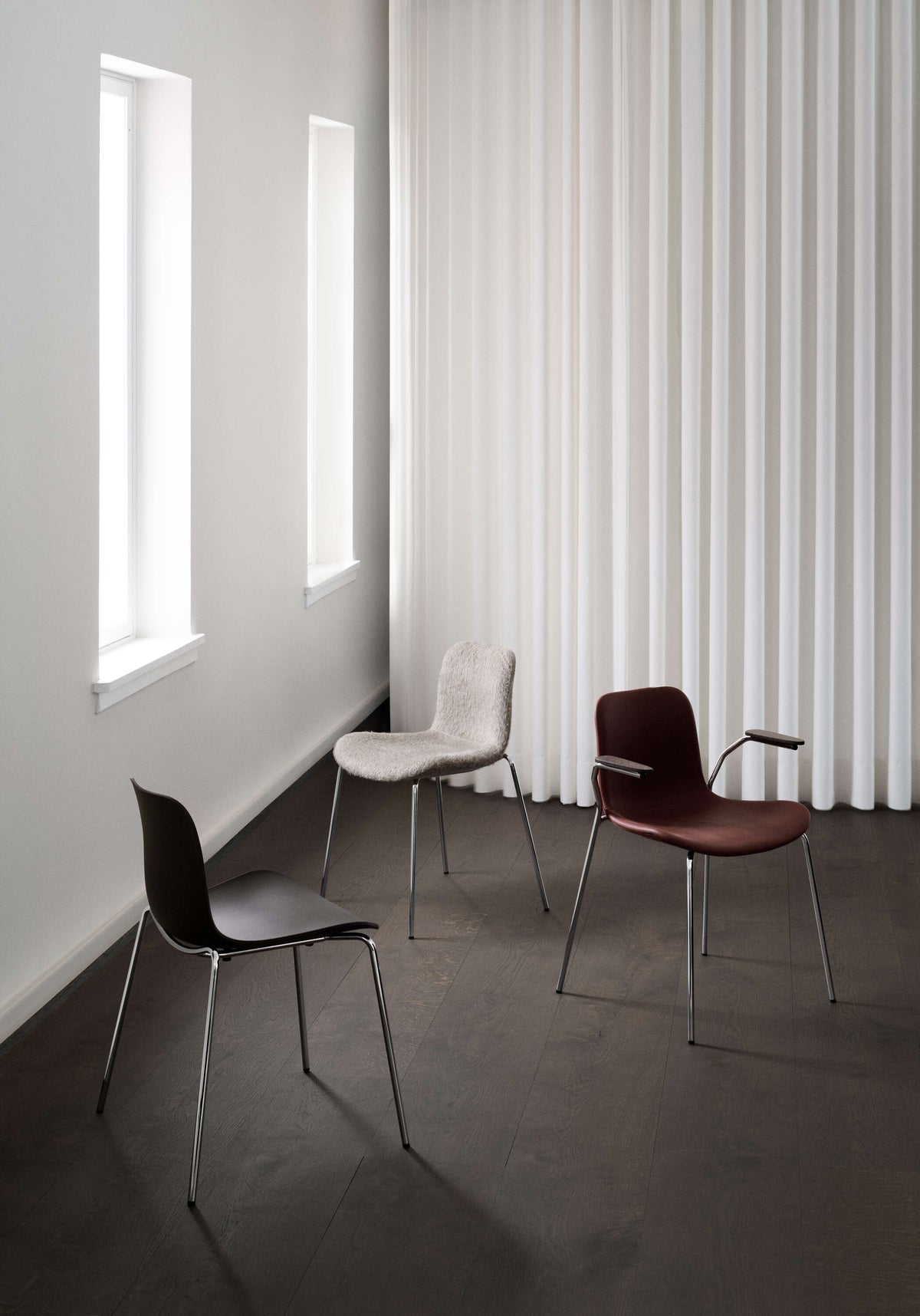 Langue Chair w. Armrest