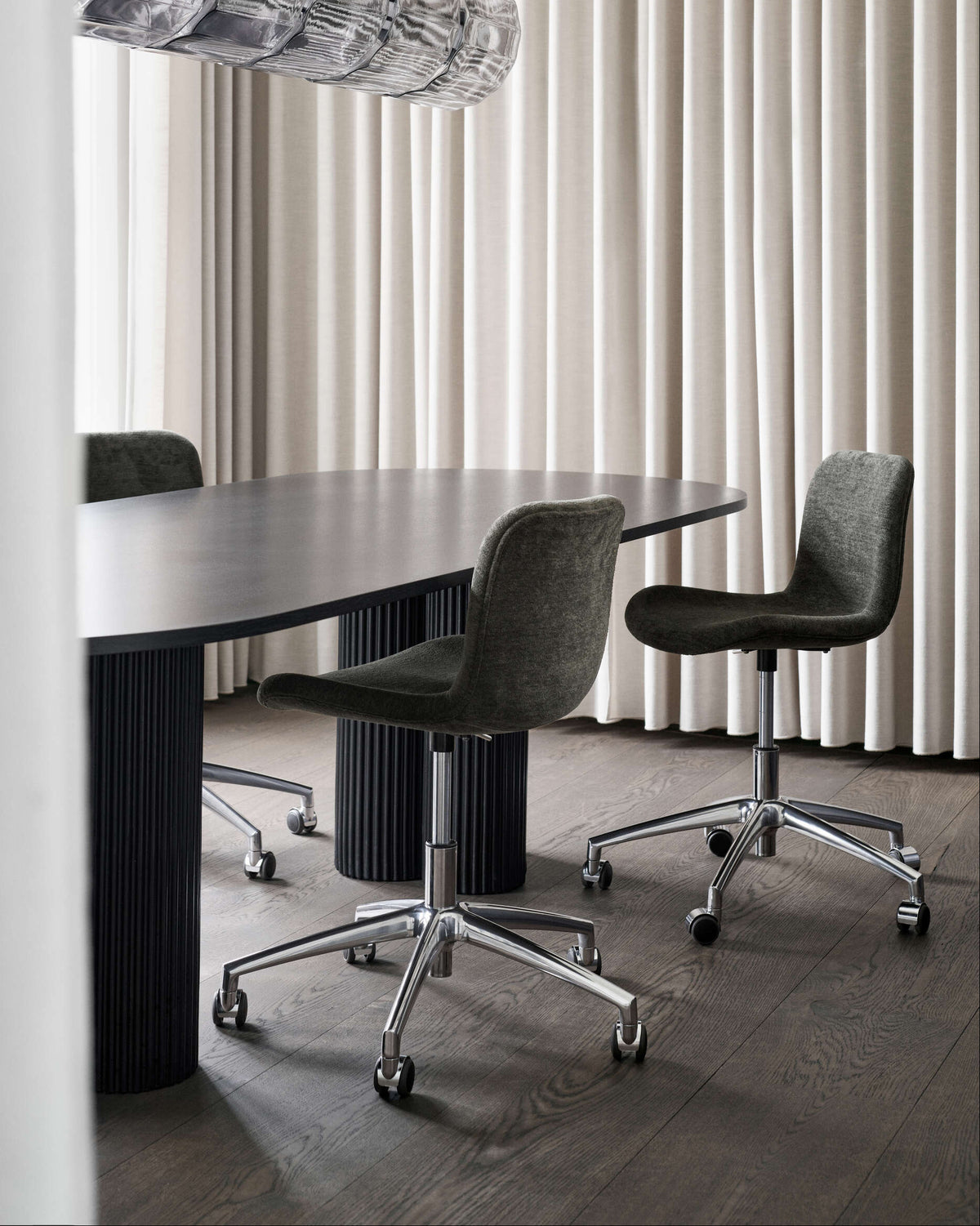 Langue Chair | Work 5 - Star w. Castors