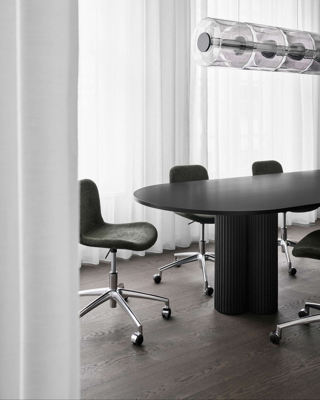 Langue Chair | Work 5 - Star w. Castors