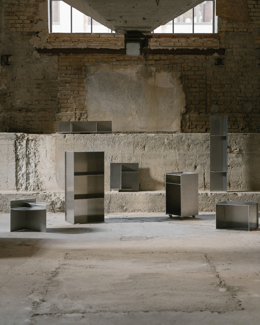 FRAMA Rivet Box Table | Aluminum