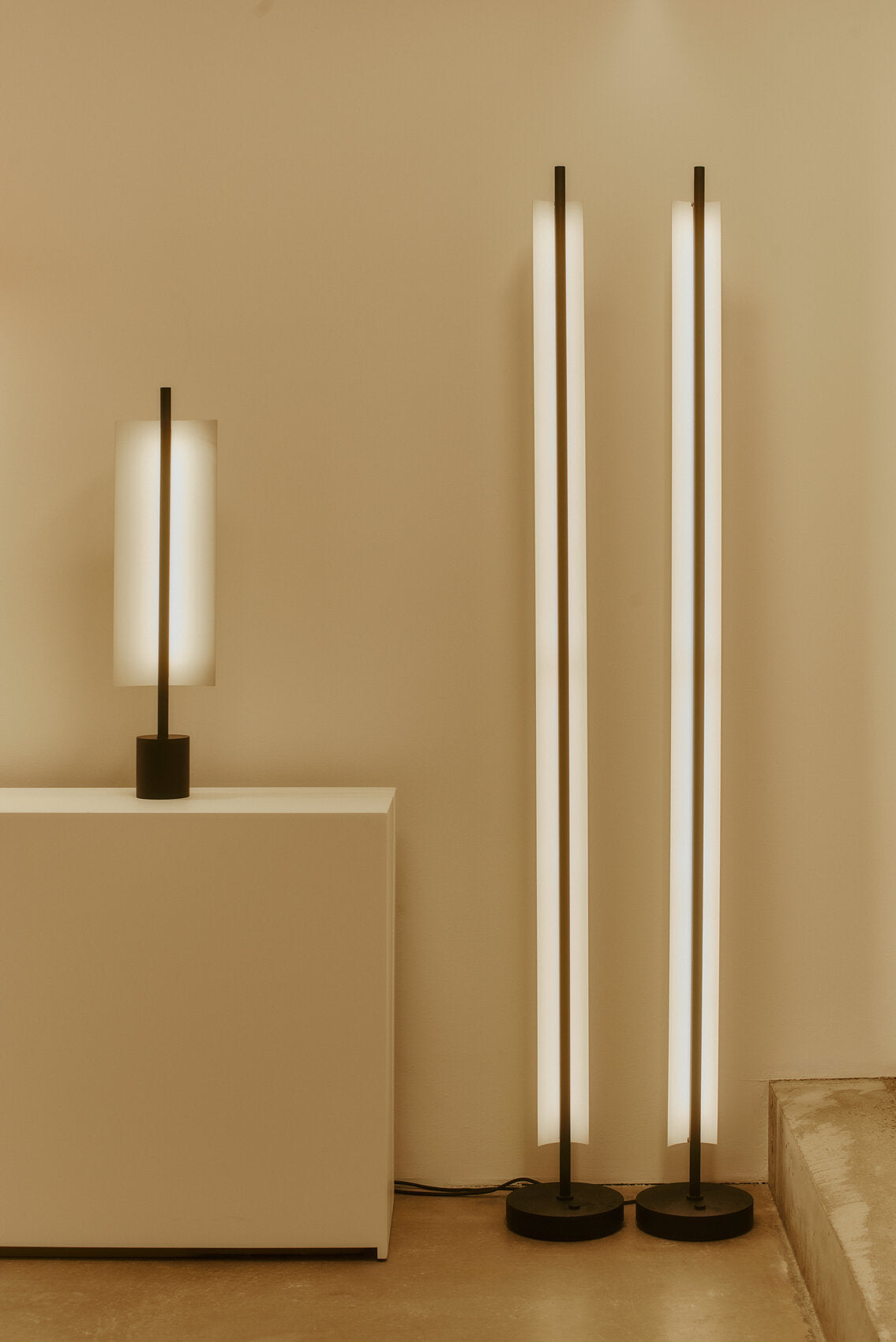 Lámina Floor Lamp | 45 & 165