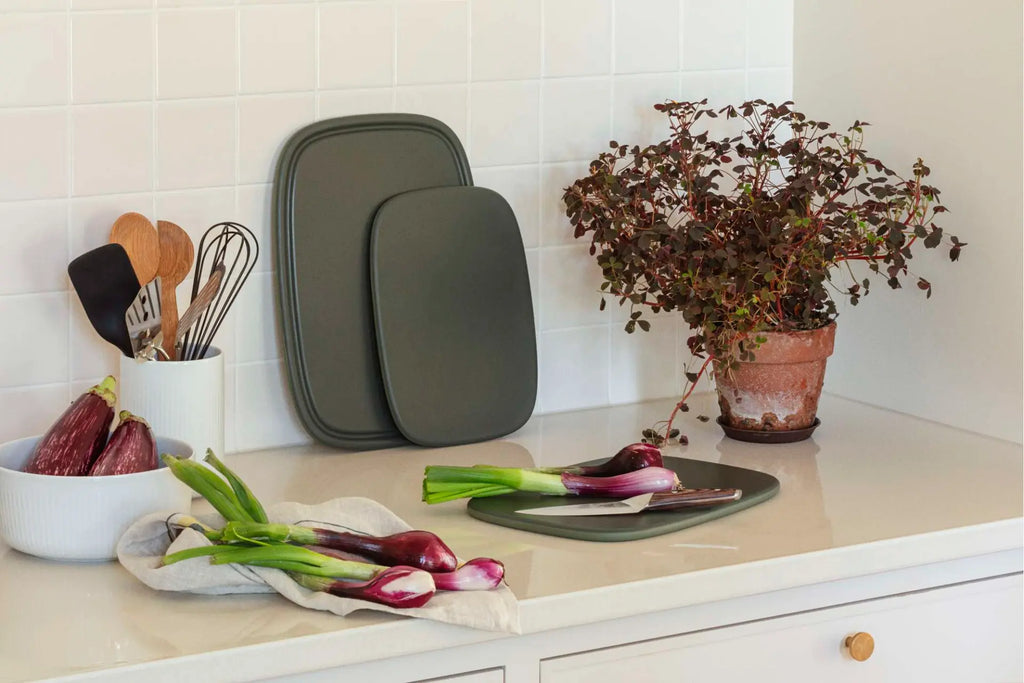 GREEN TOOLS CUTTING BOARD 38X28 CM