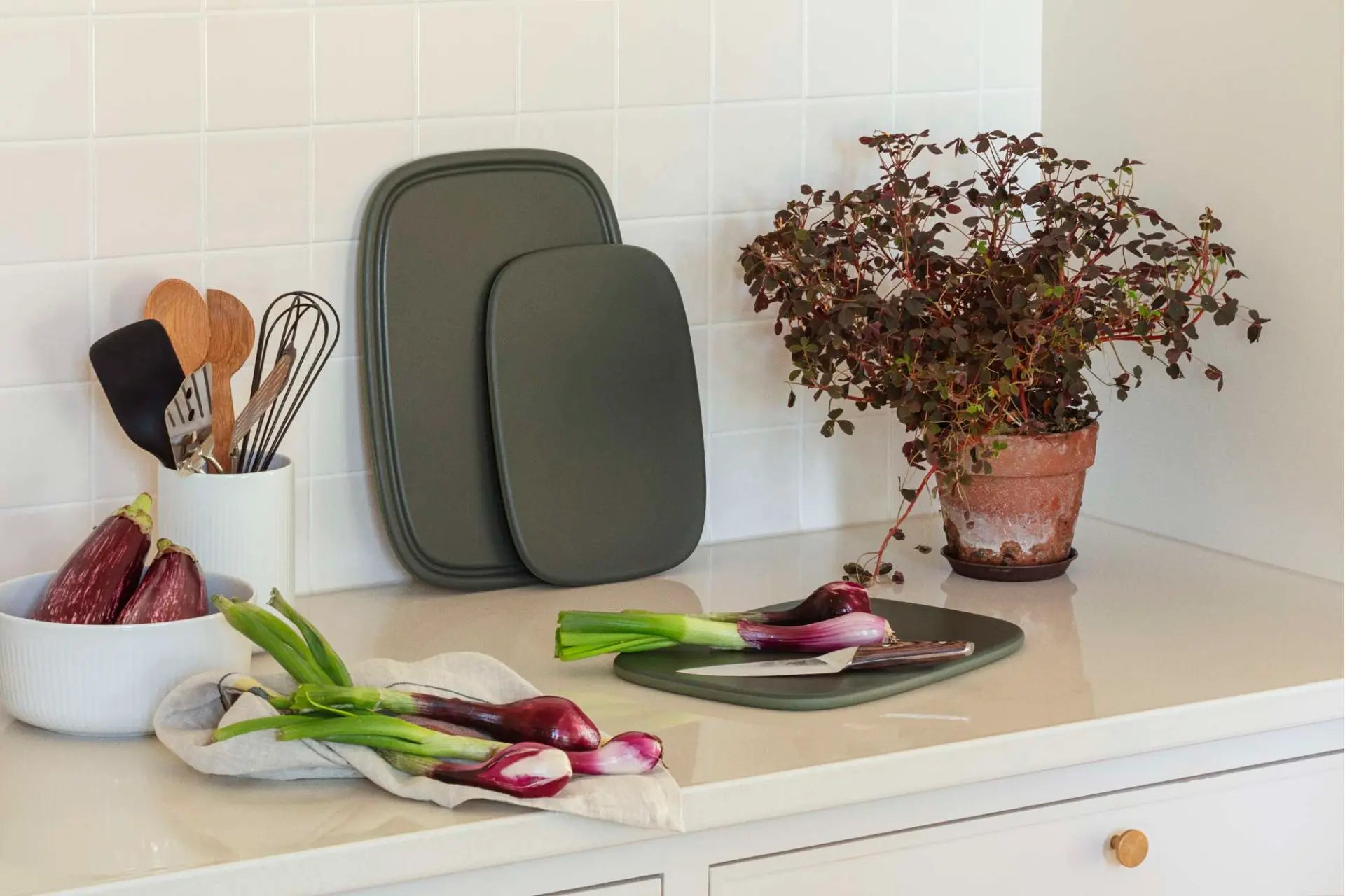 GREEN TOOLS CUTTING BOARD 38X28 CM