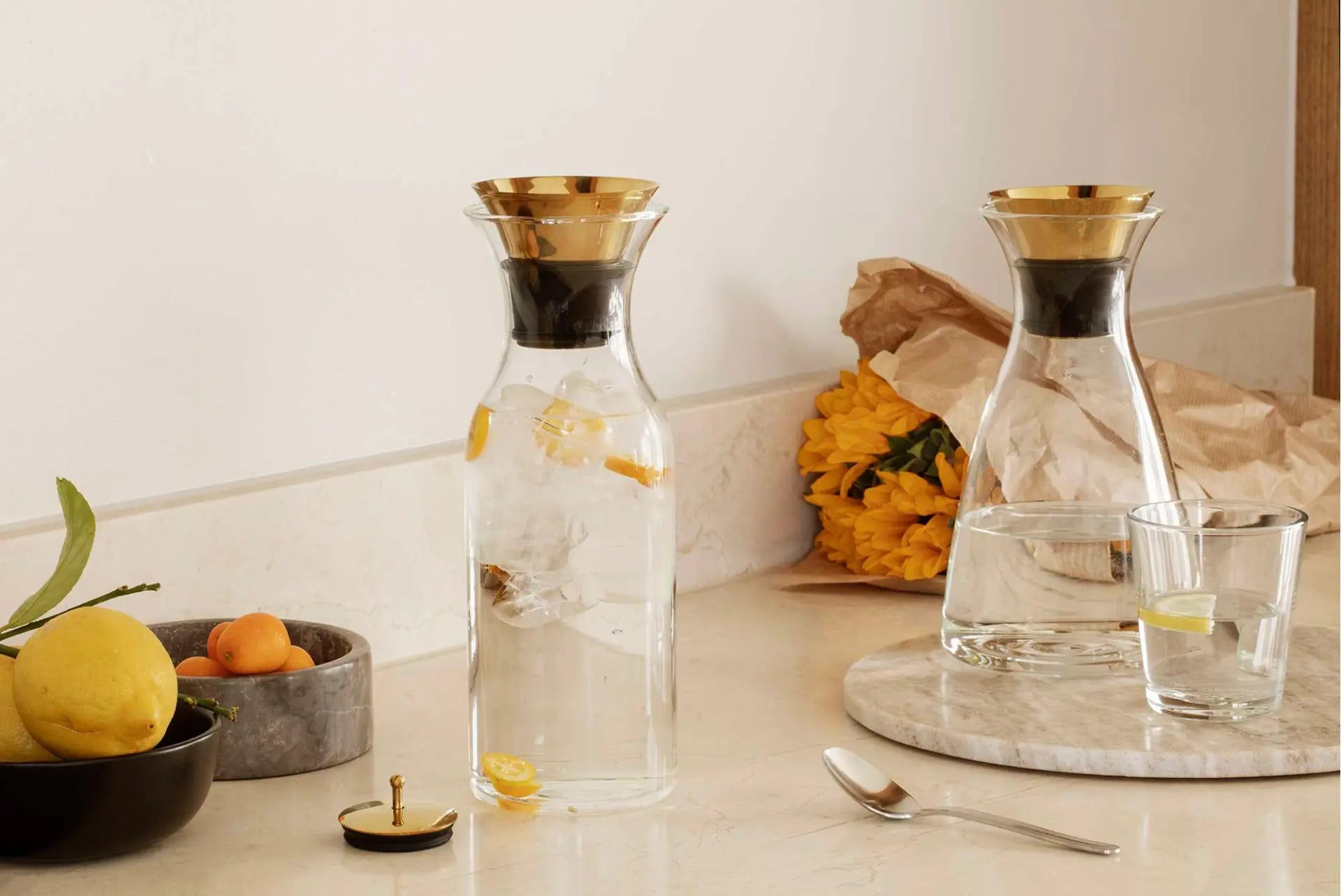 FRIDGE CARAFE WITH BRASS LID - 1 L