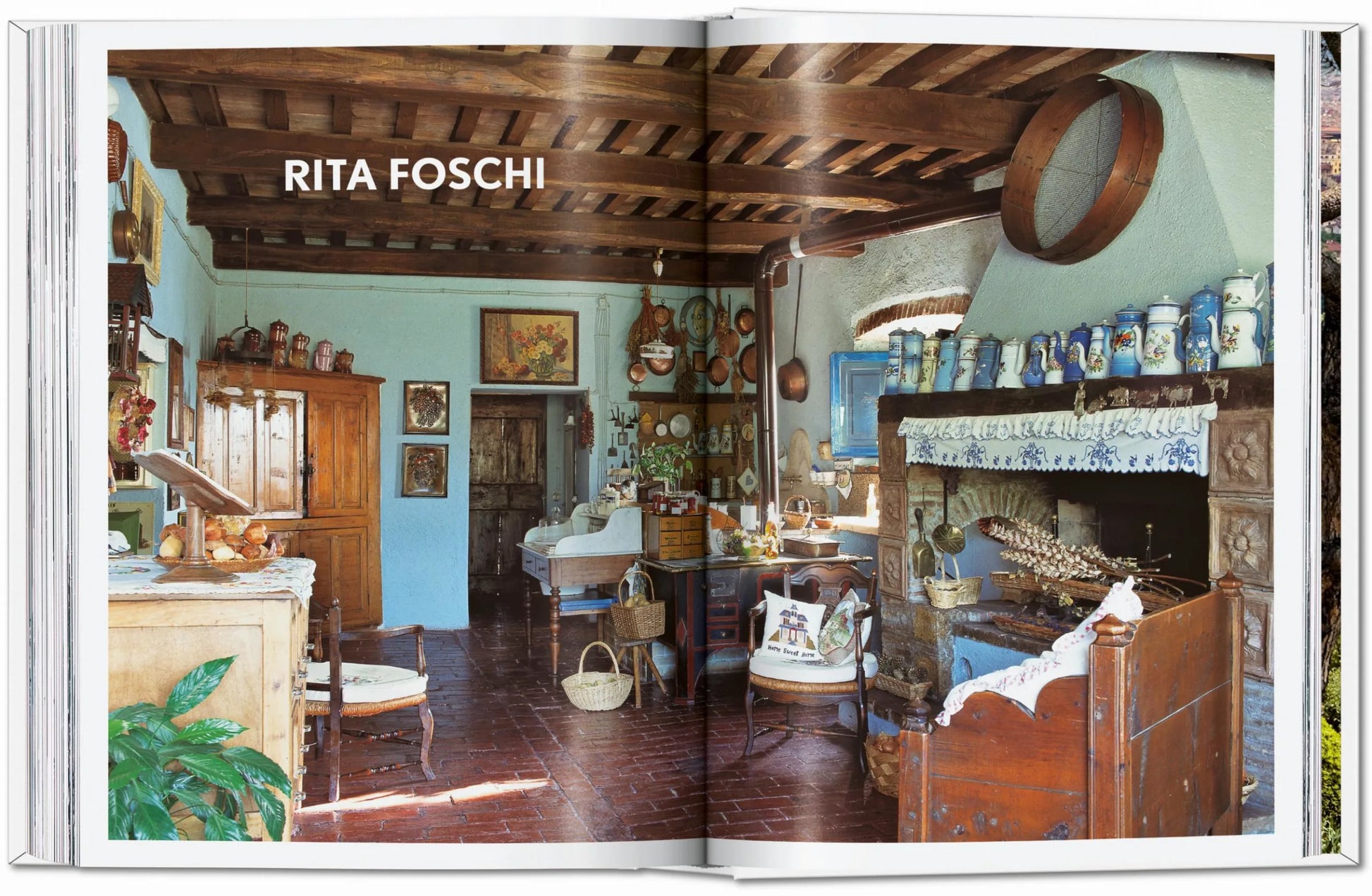 Living in Tuscany. 45th Ed.