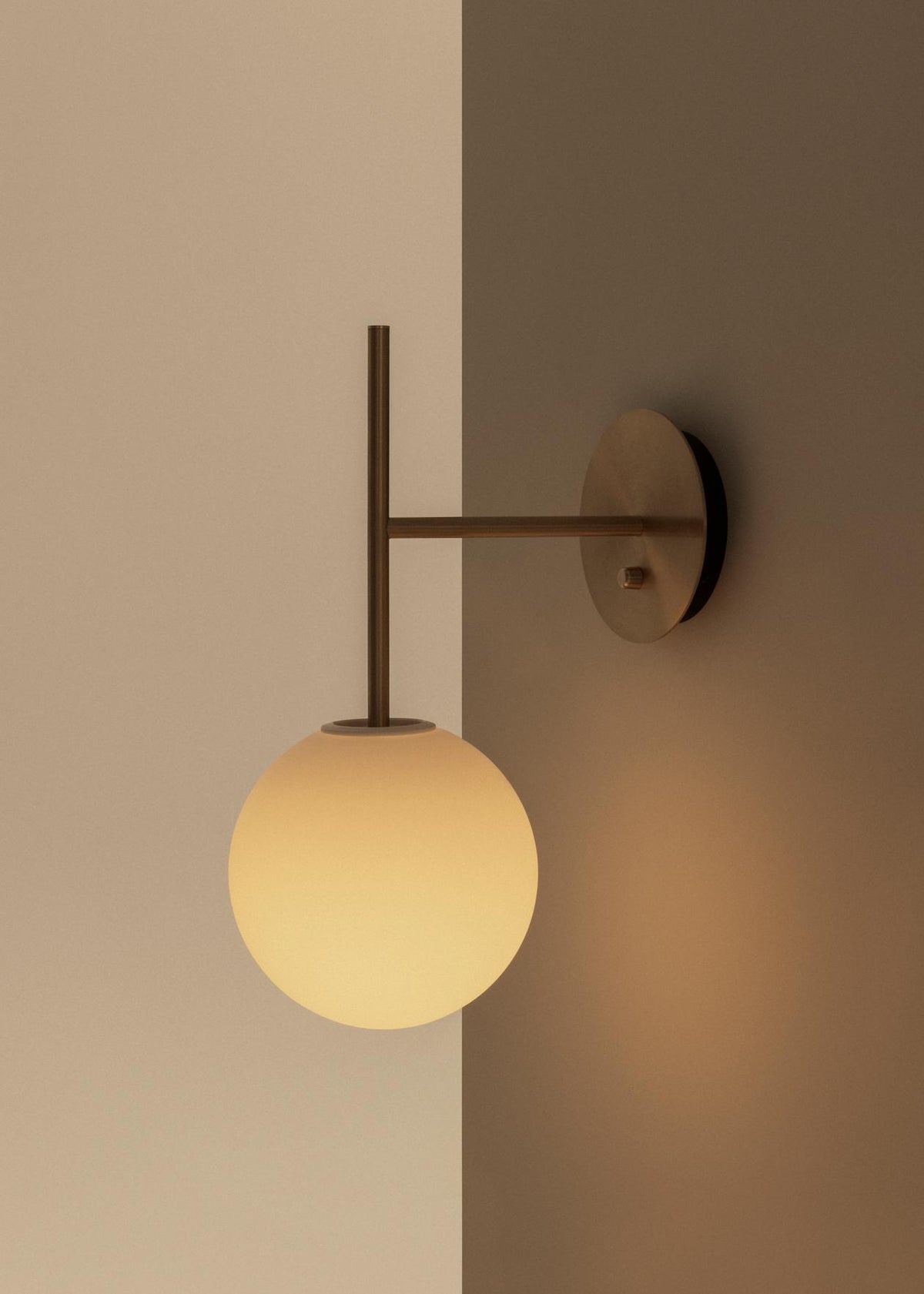 TR Bulb | Suspended Wall Lamp