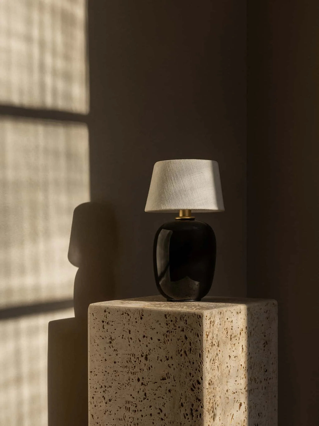 TORSO TABLE LAMP, PORTABLE - BLACK