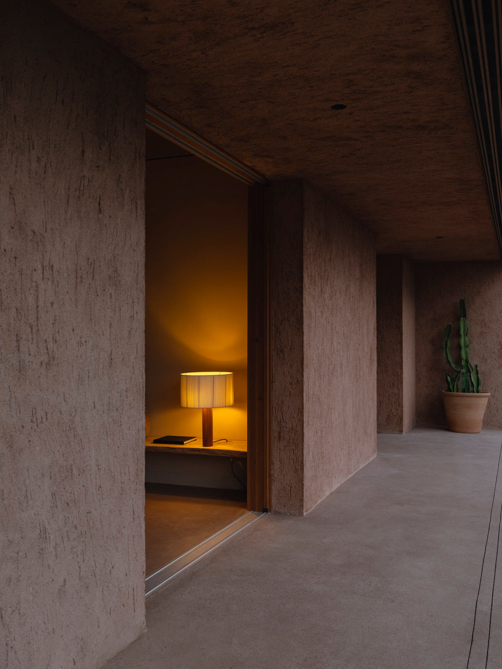 Moragas Table Lamp