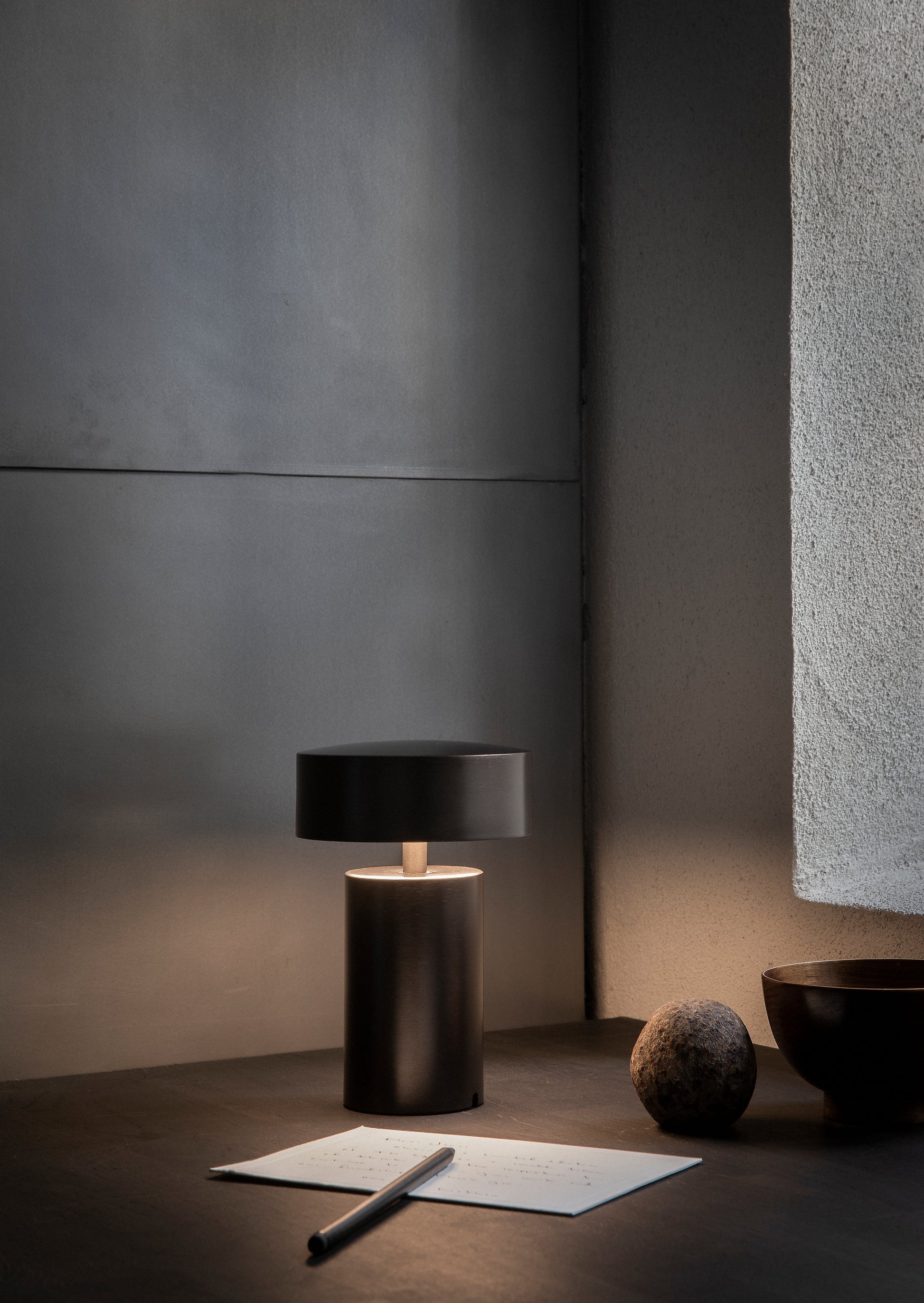 COLUMN TABLE LAMP, PORTABLE / Bronzed Aluminium