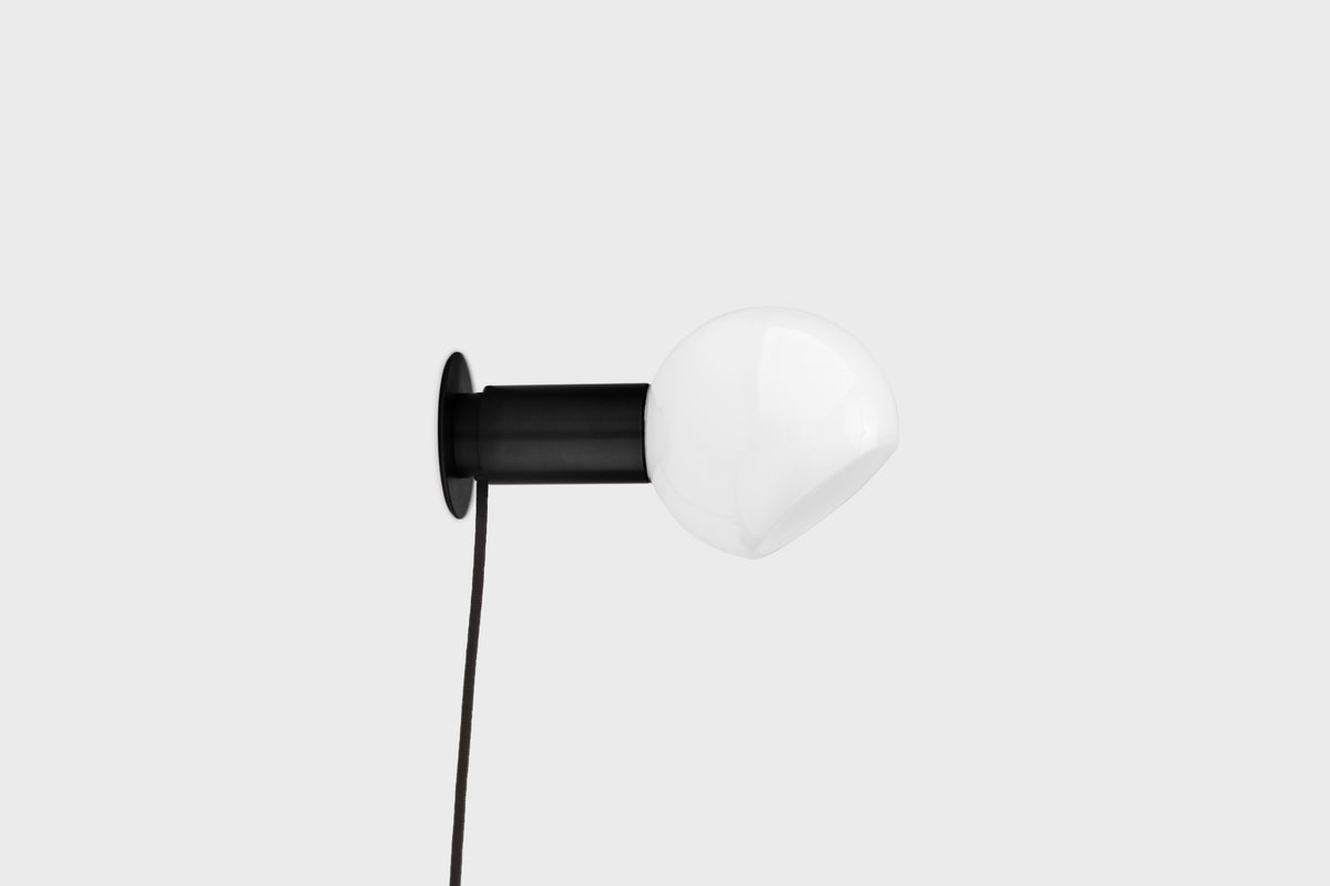 Donya Wall Lamp