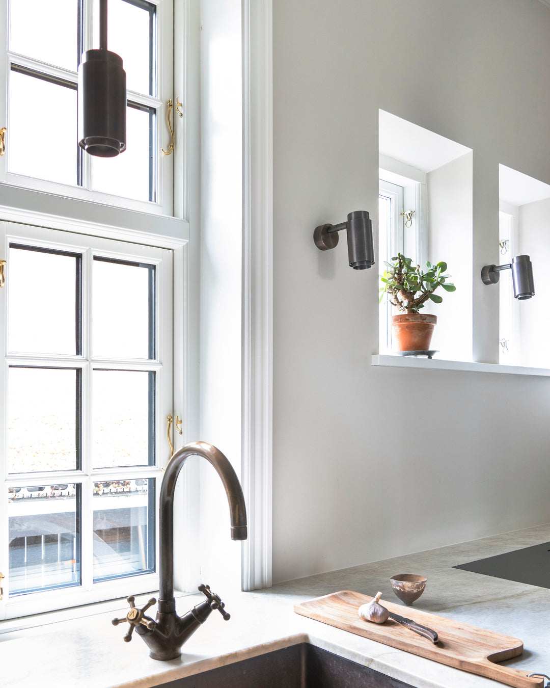 Donya Pivot Wall Lamp