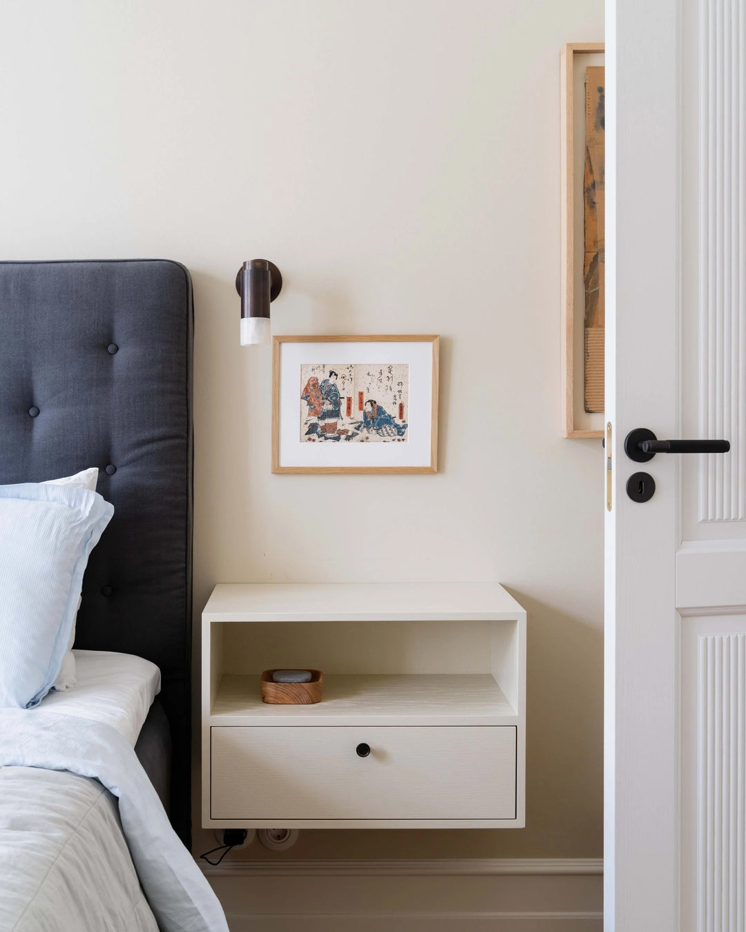 Donya Pivot Wall Lamp