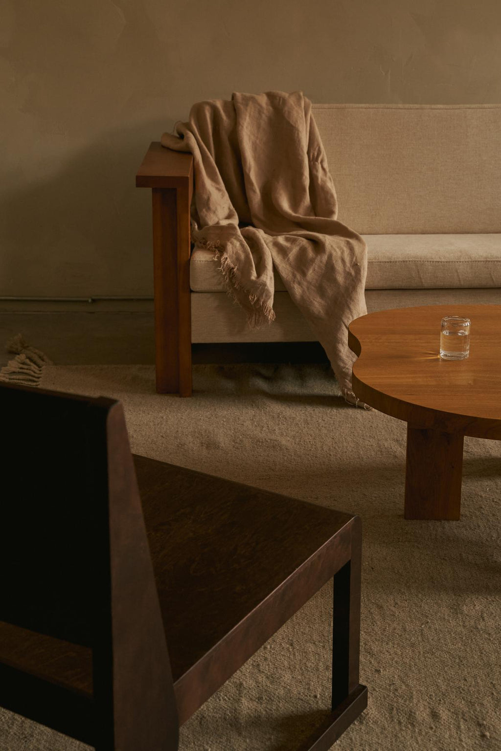 EASY CHAIR 01