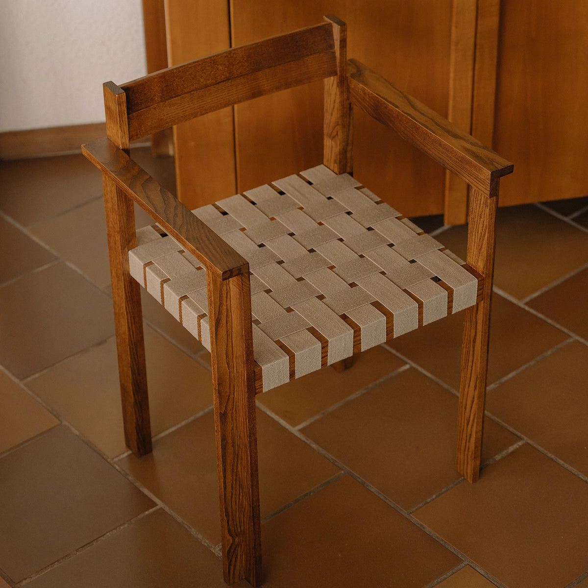SYMMETRY ARMREST CHAIR | HONEY ASH WOOD / OAT FABRIC