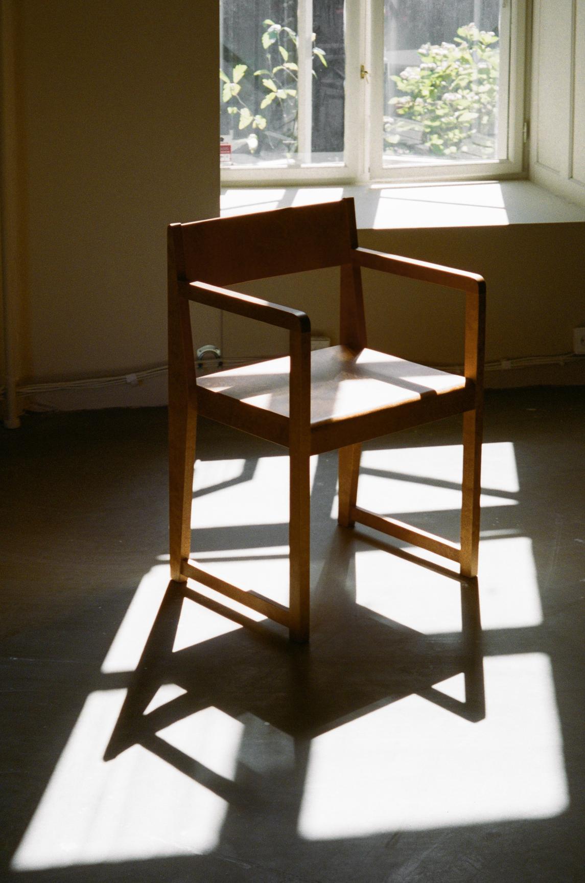 ARMREST CHAIR 01 | WARM BROWN BIRCH