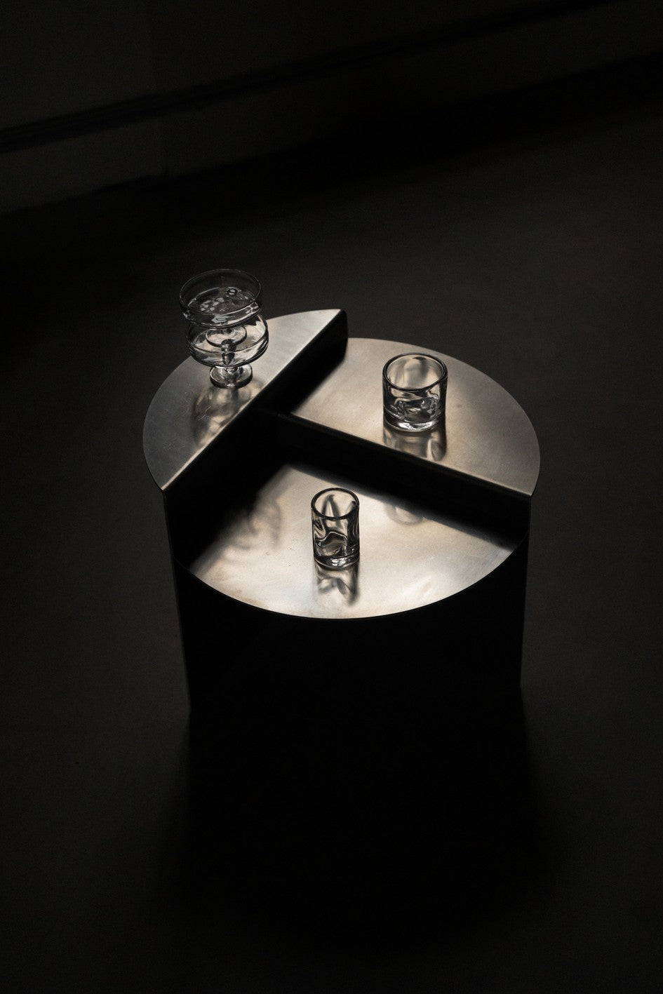 Rivet Side Table | ALUMINUM