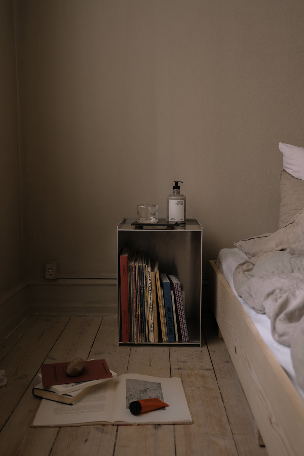 Rivet Box Table | Aluminum