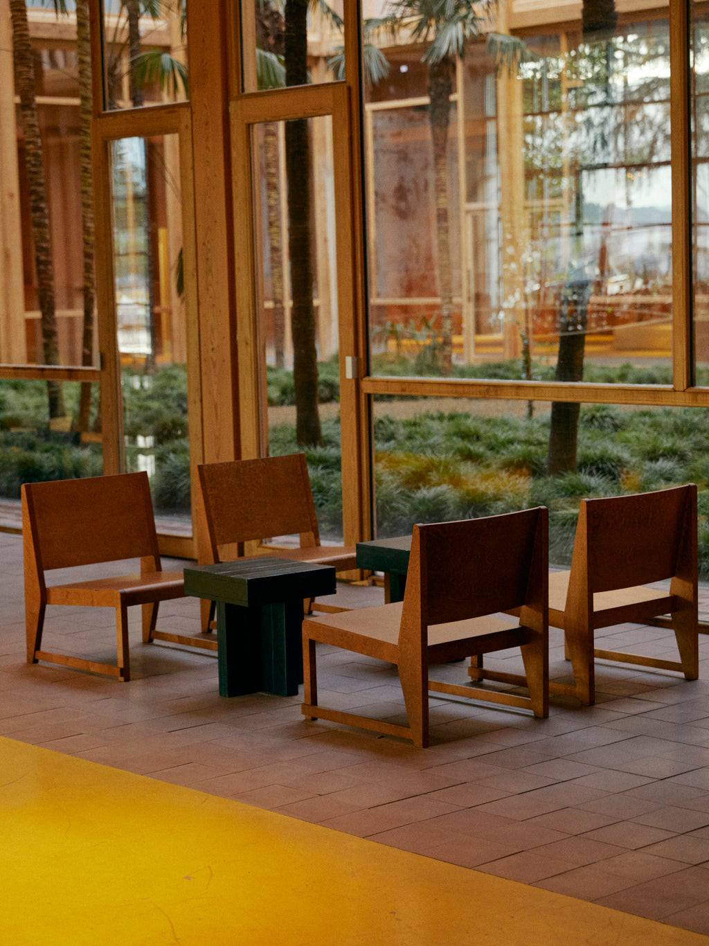EASY CHAIR 01
