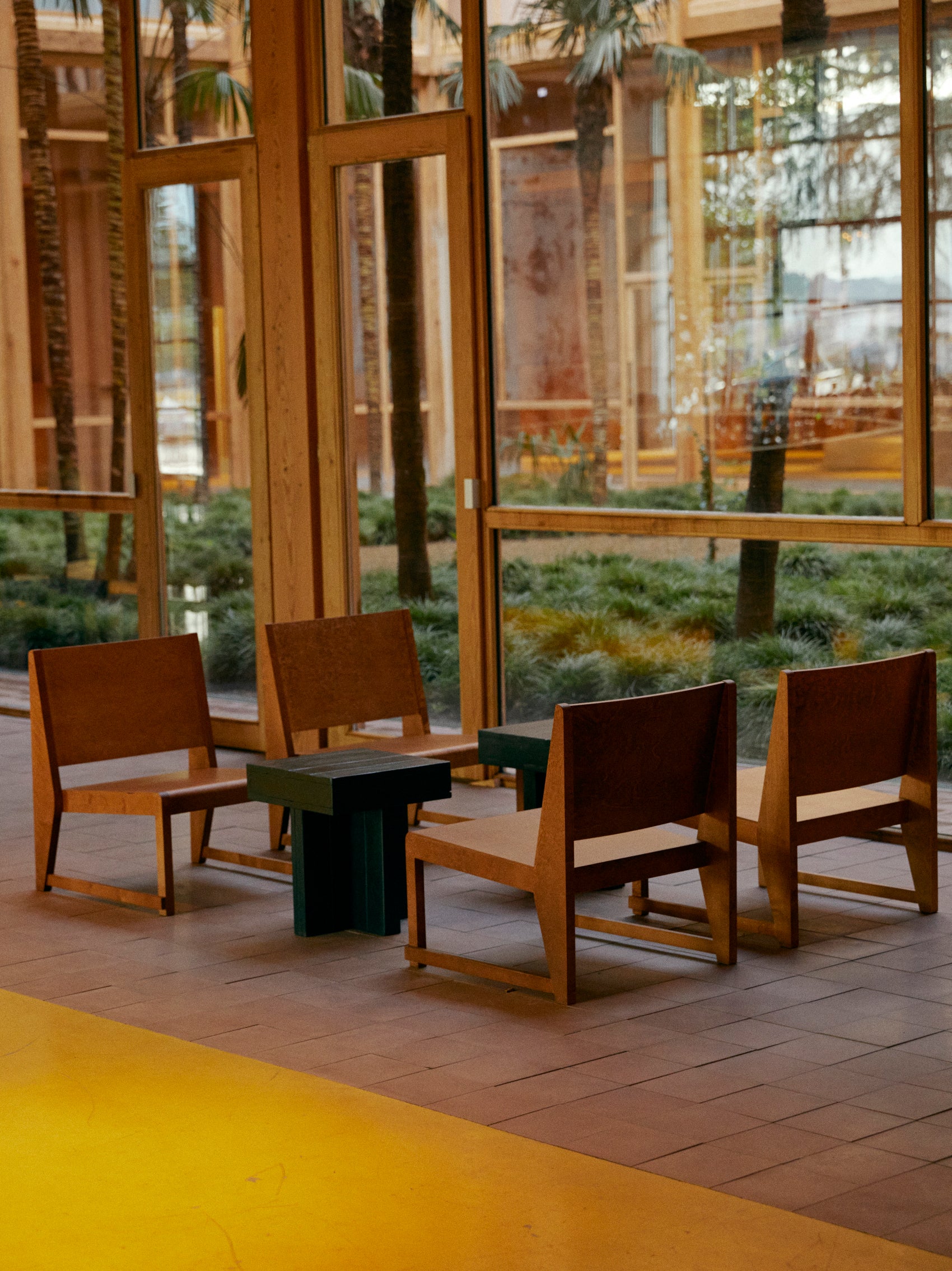 EASY CHAIR 01