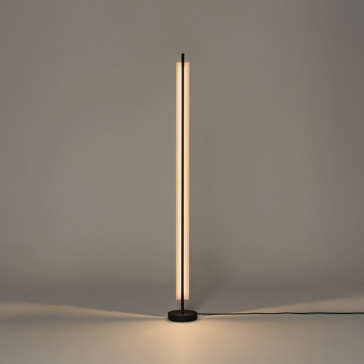 Lámina Floor Lamp | 45 & 165