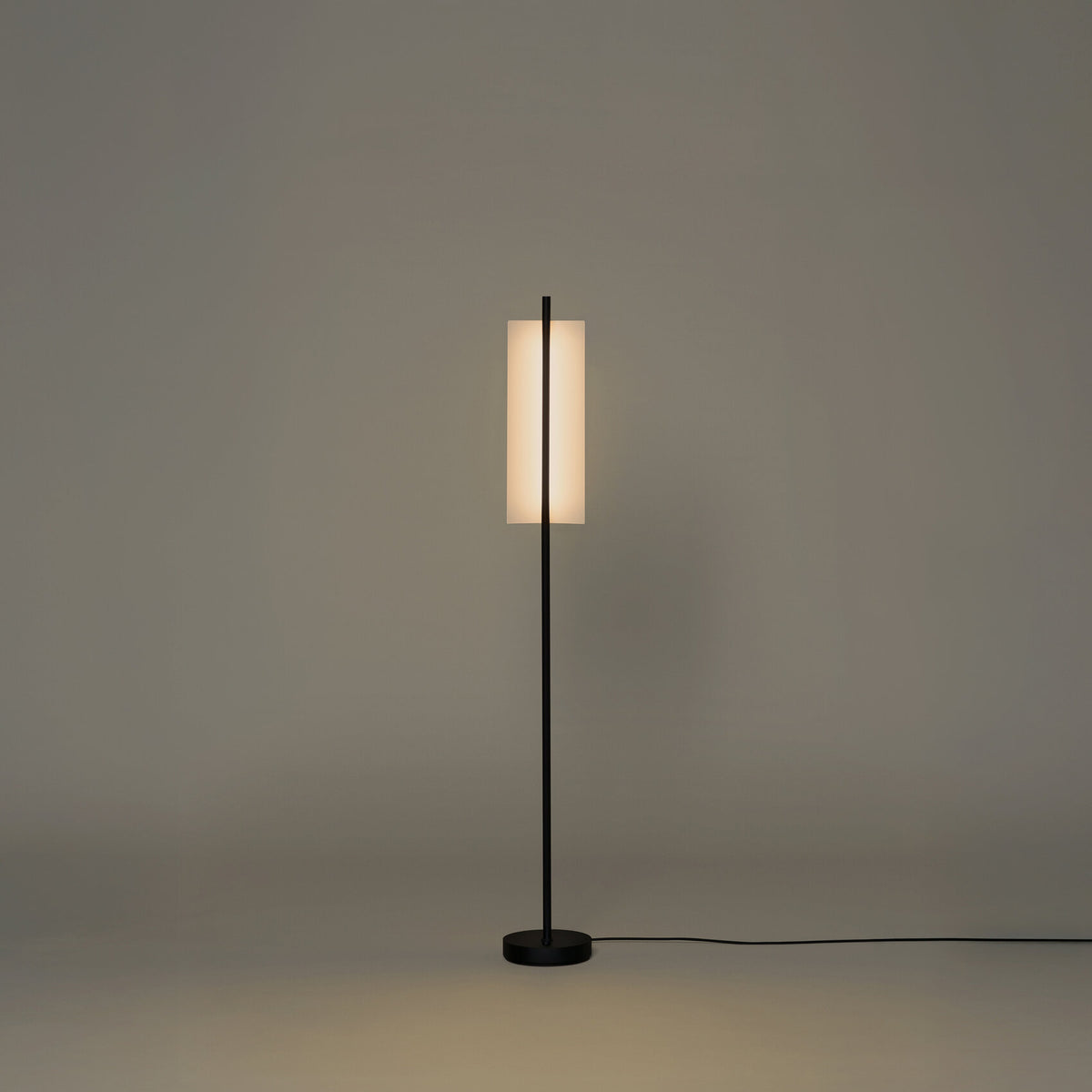 Lámina Floor Lamp | 45 & 165