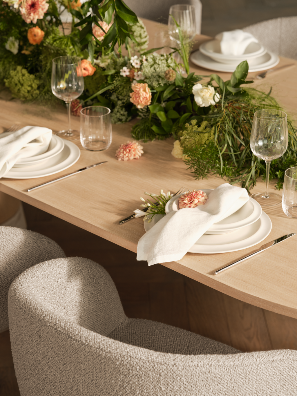 Piro Grand Dining Table