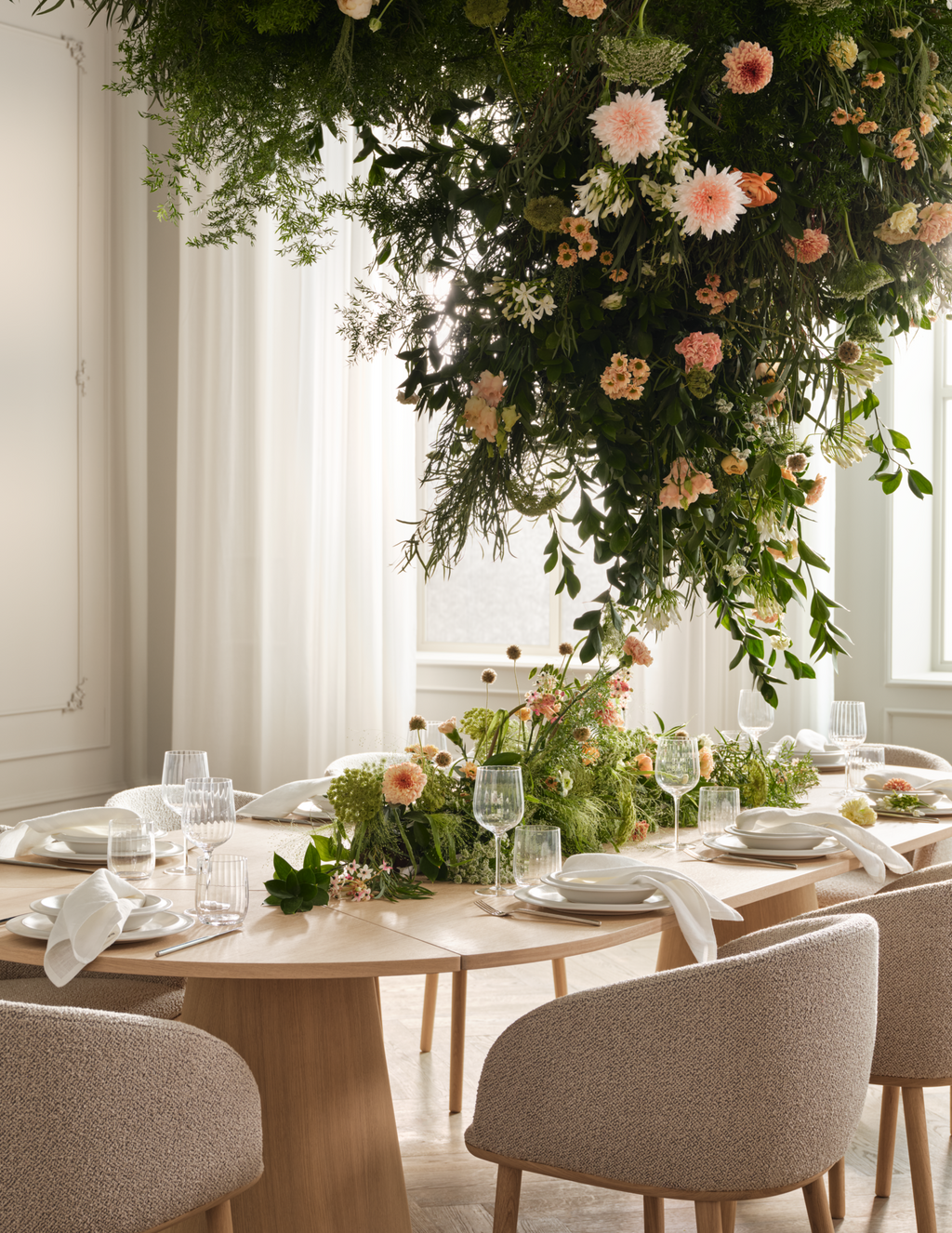 Piro Grand Dining Table