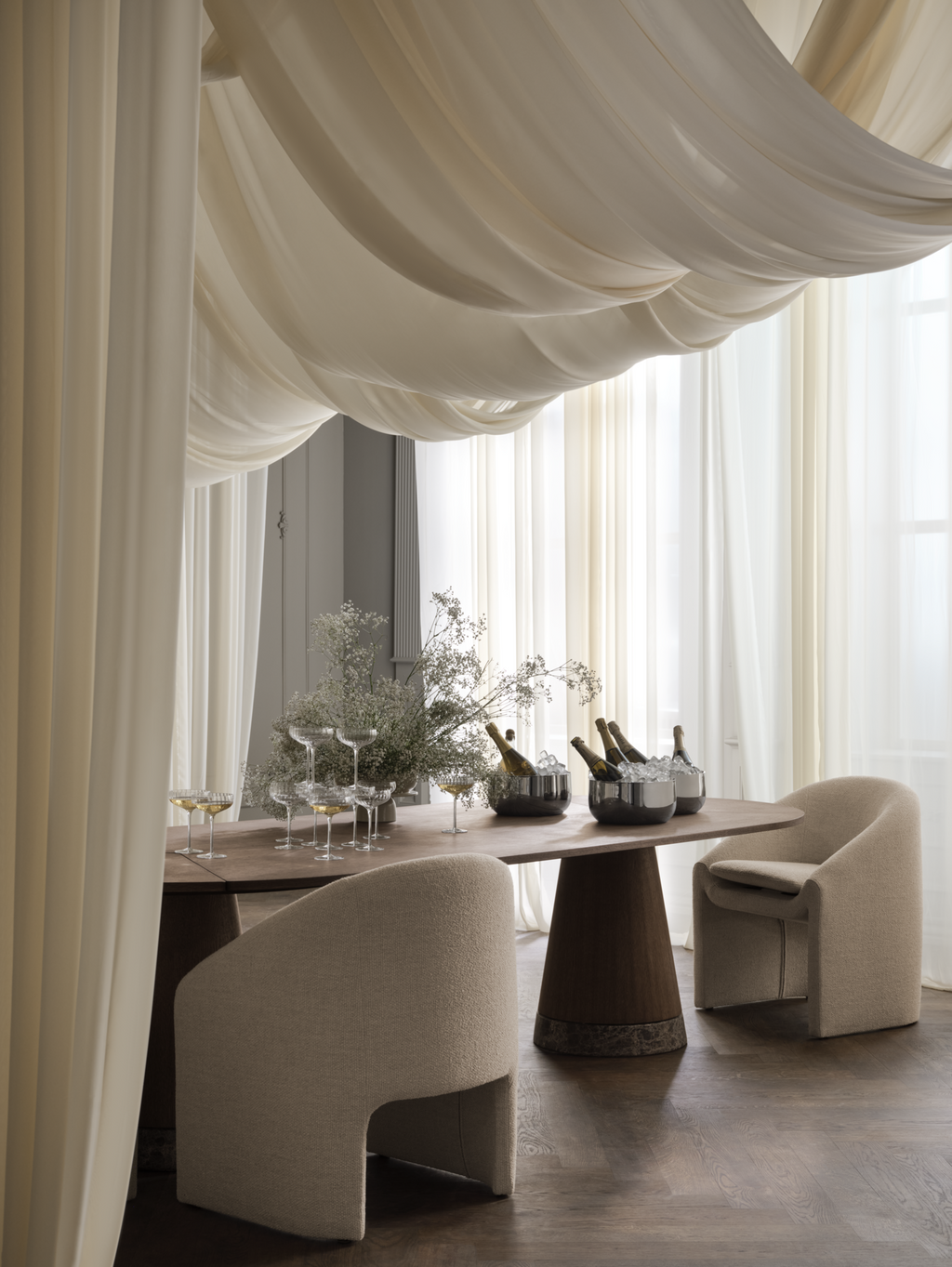 Piro Grand Dining Table
