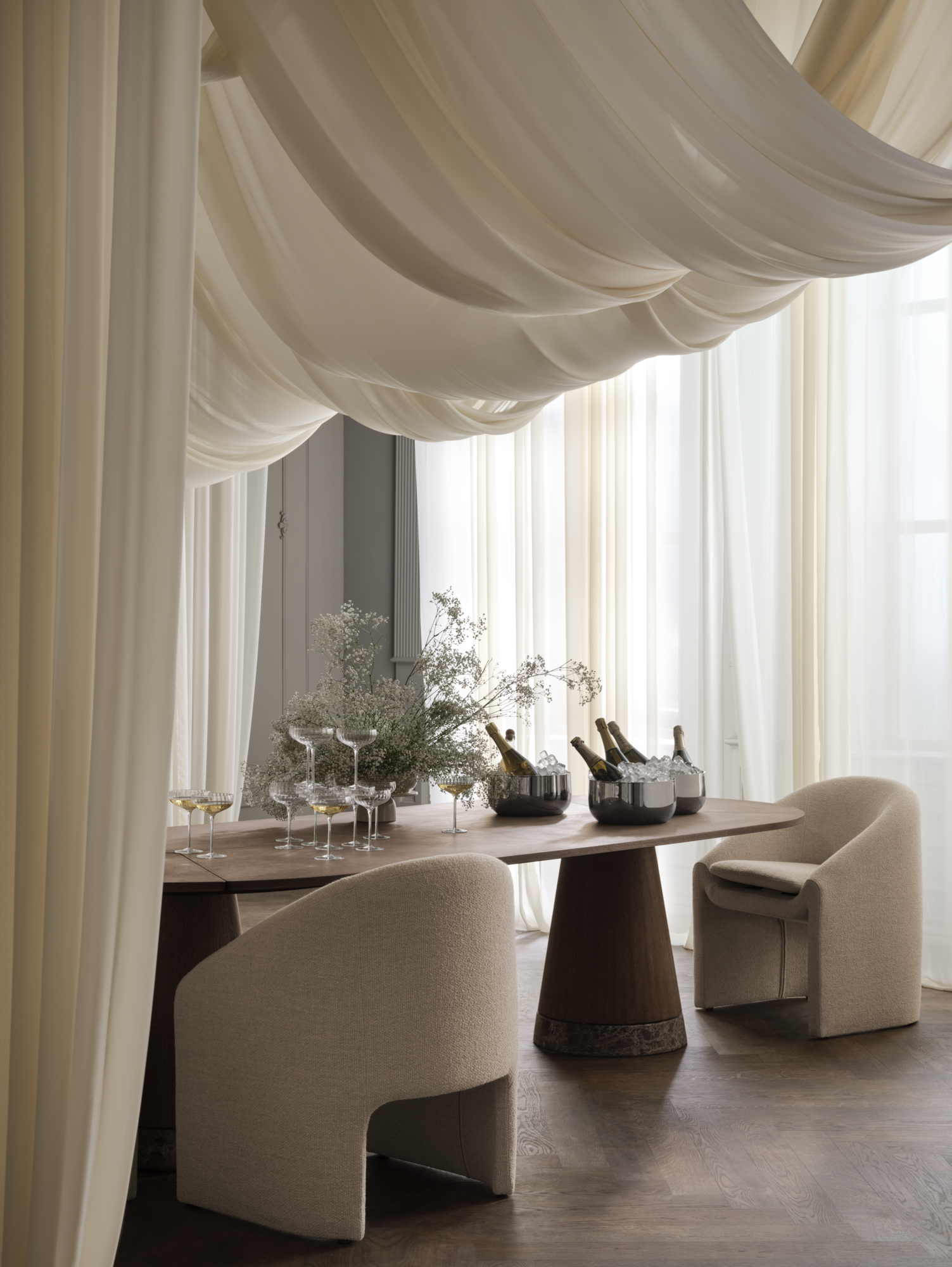 Piro Grand Dining Table