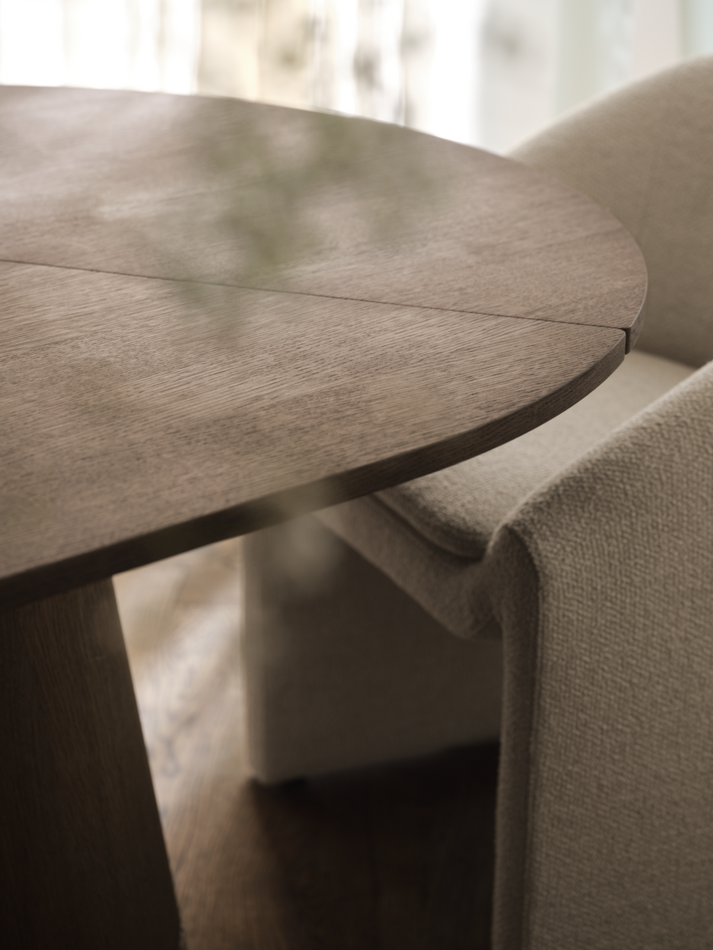Piro Grand Dining Table