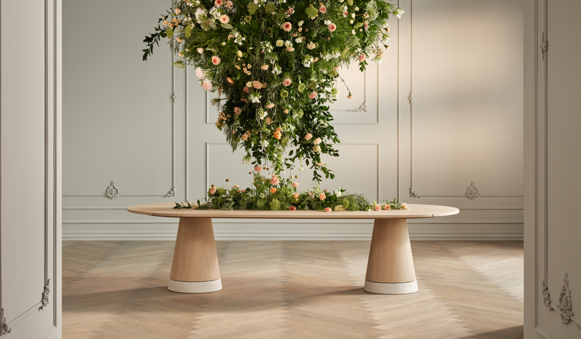 Piro Grand Dining Table