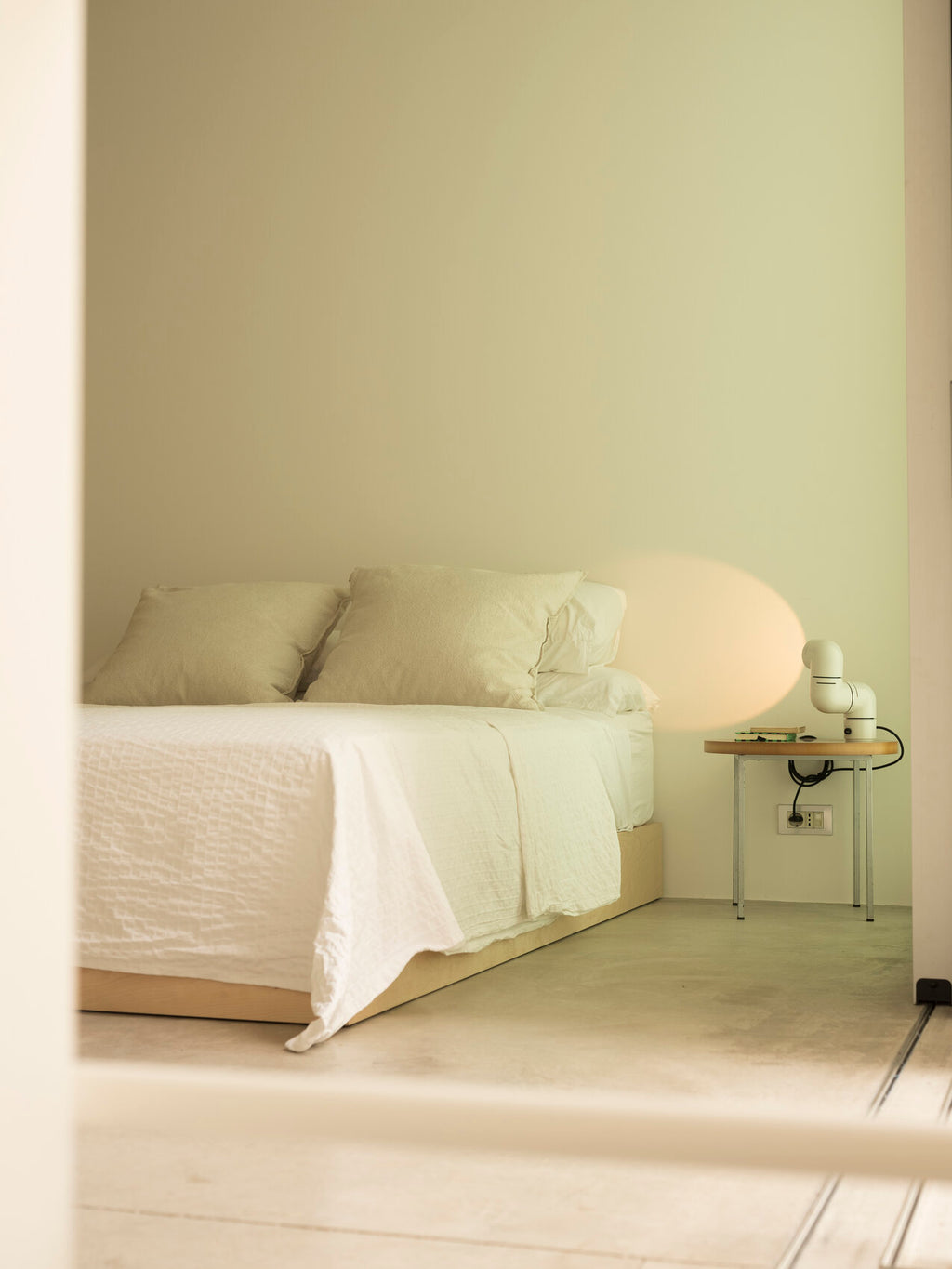 Tatu Table Lamp