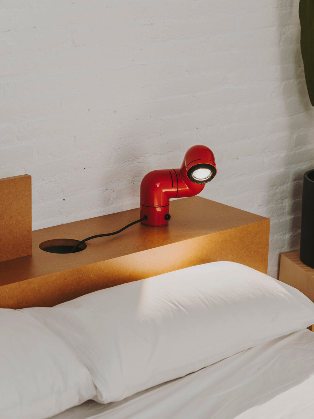 Tatu Table Lamp