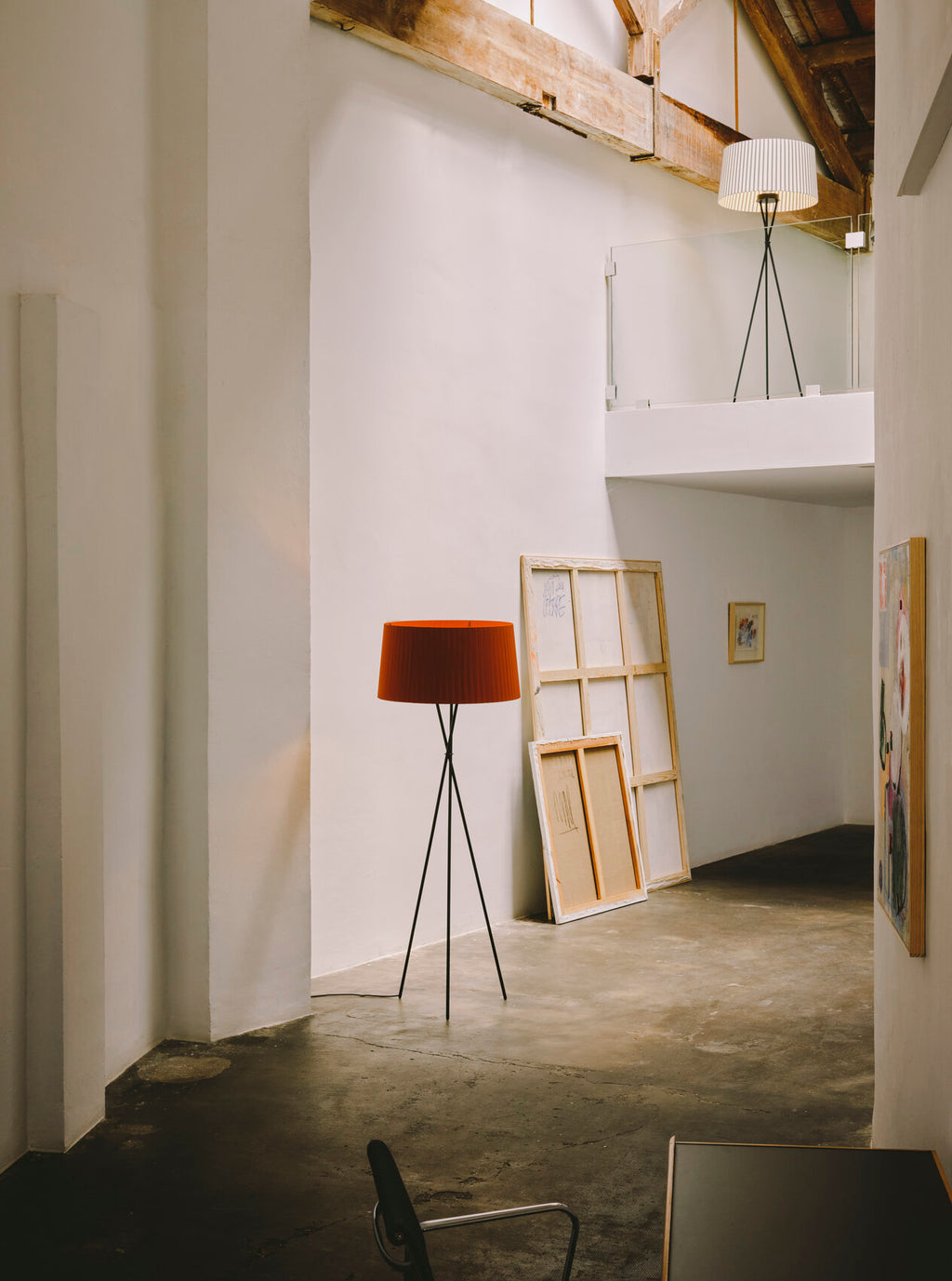 Trípode Floor Lamp