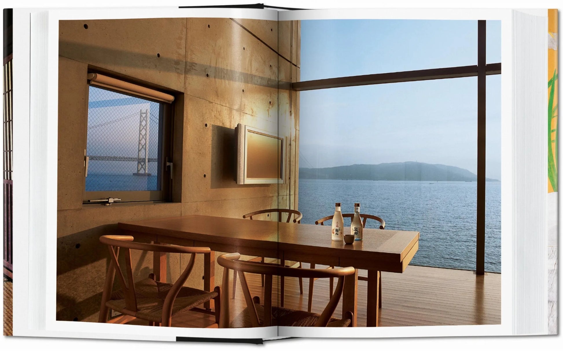 Living in Japan. 45th Ed.
