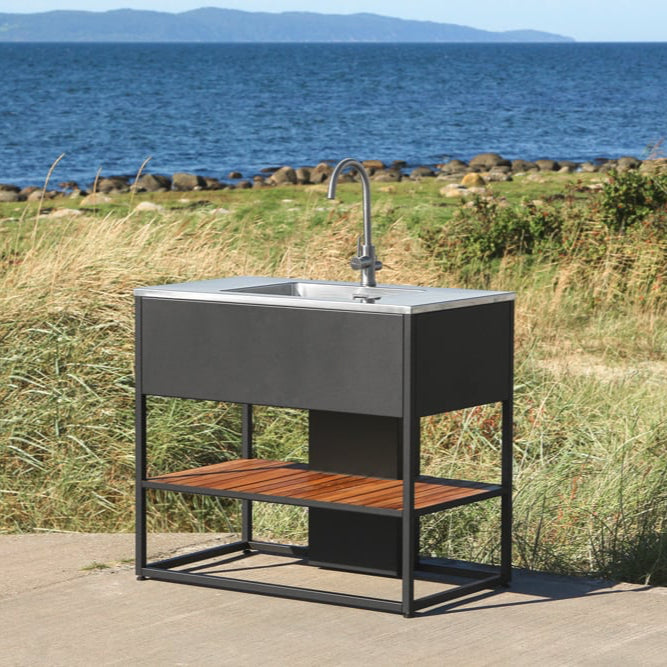 Free-standing module with sink