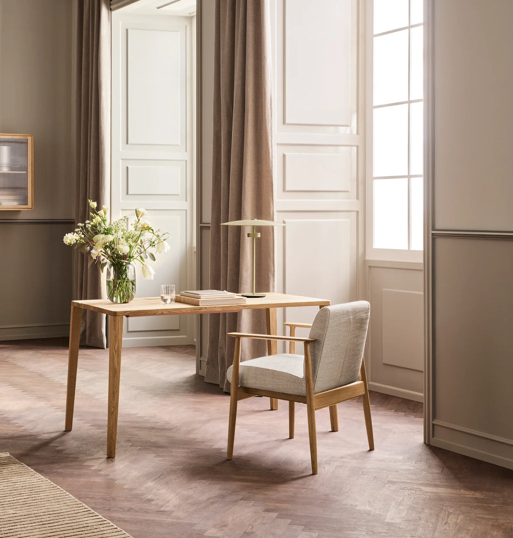Graceful Desk