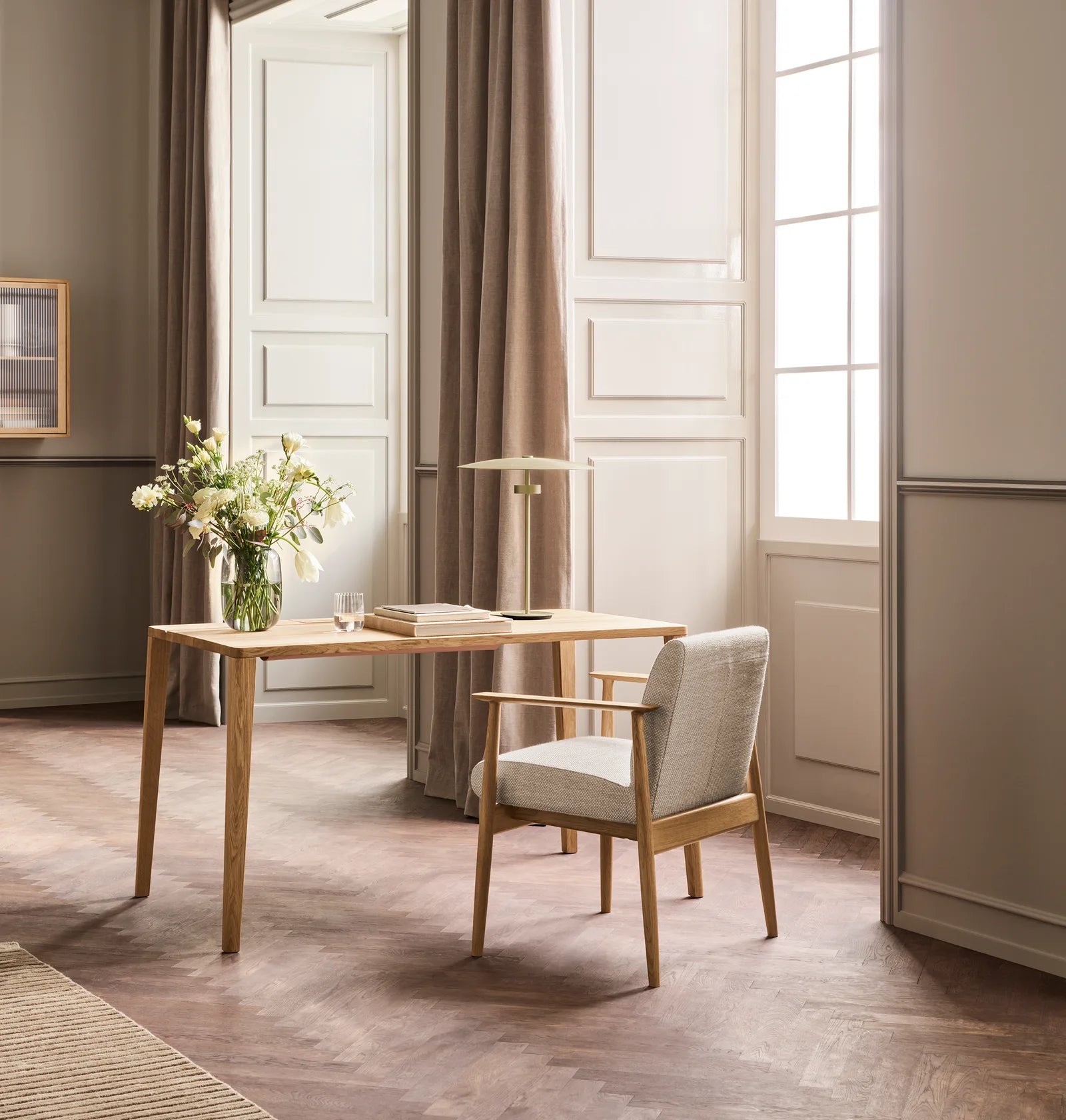 Graceful Desk