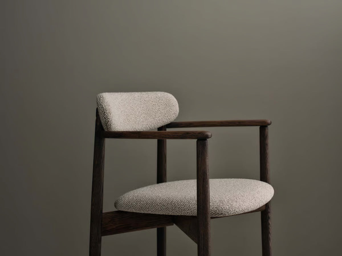 Merge Upholstered Dining Chair / Armrest, Quattro - Leather, Cognac, Oiled oak