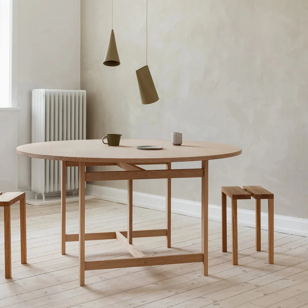 Round Dining Table - Ø130